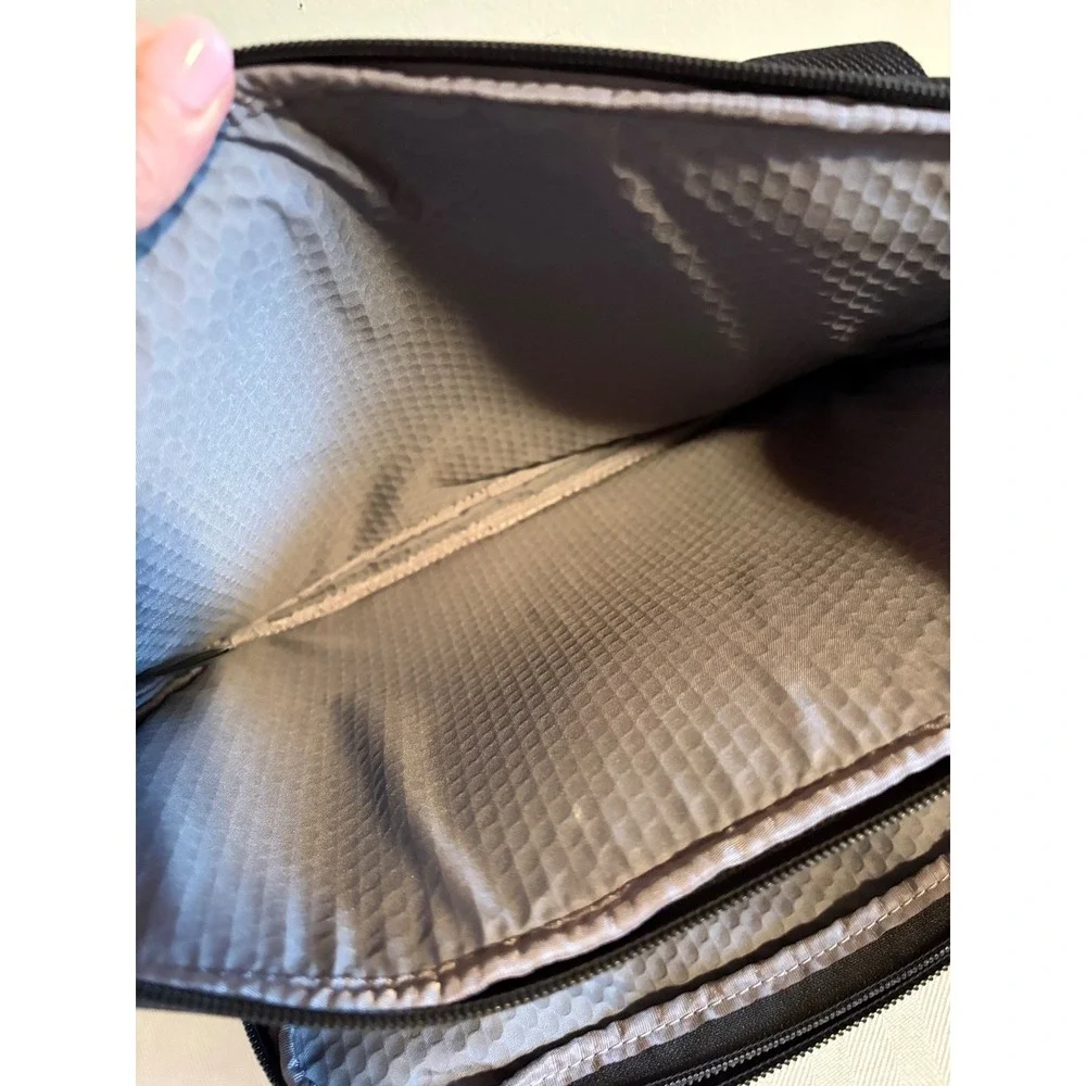 Tumi Alpha Bravo Service Crossbody Bag Black‎ Ballistic Nylon 232796D Mens Bag